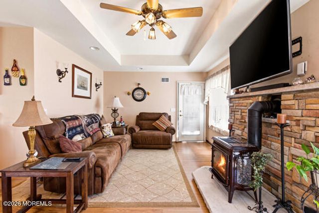 4 Rosewood Court, Lakewood, NJ 08701
