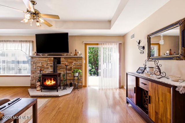 4 Rosewood Court, Lakewood, NJ 08701