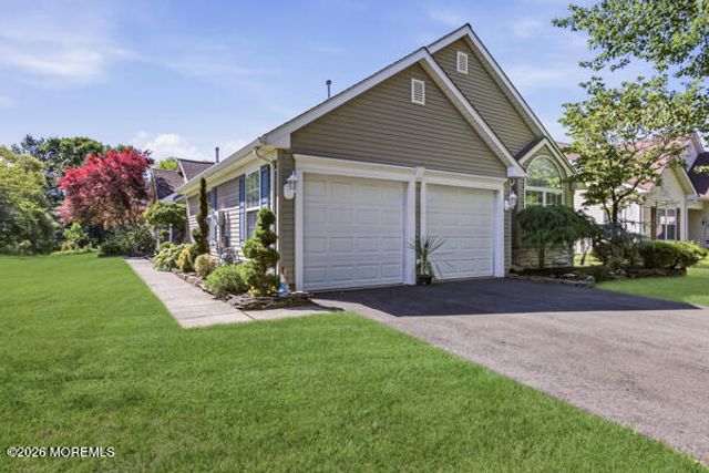 4 Rosewood Court, Lakewood, NJ 08701