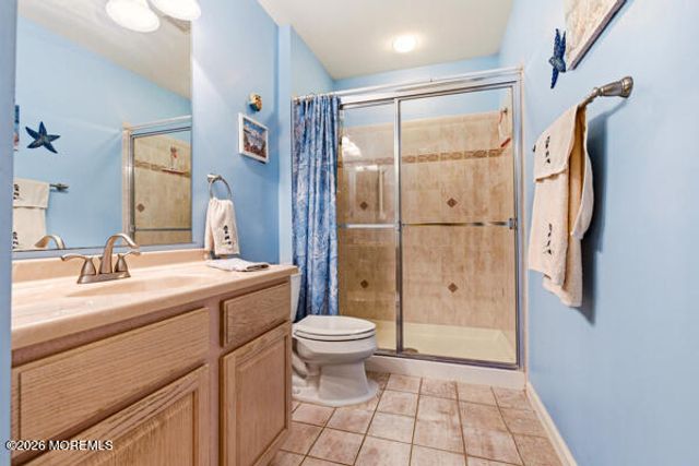 4 Rosewood Court, Lakewood, NJ 08701