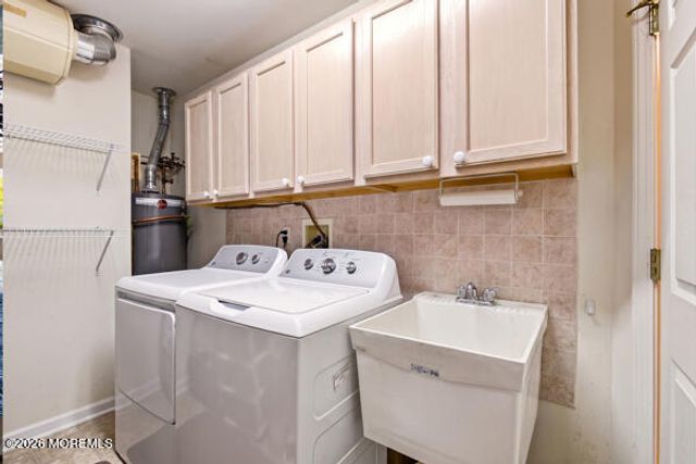 4 Rosewood Court, Lakewood, NJ 08701