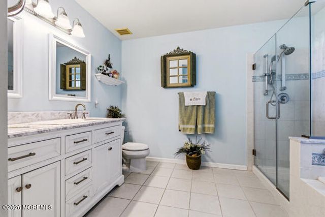 4 Rosewood Court, Lakewood, NJ 08701
