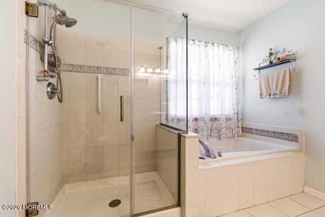4 Rosewood Court, Lakewood, NJ 08701