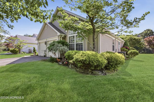4 Rosewood Court, Lakewood, NJ 08701