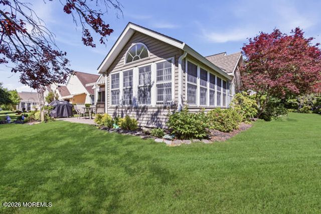 4 Rosewood Court, Lakewood, NJ 08701