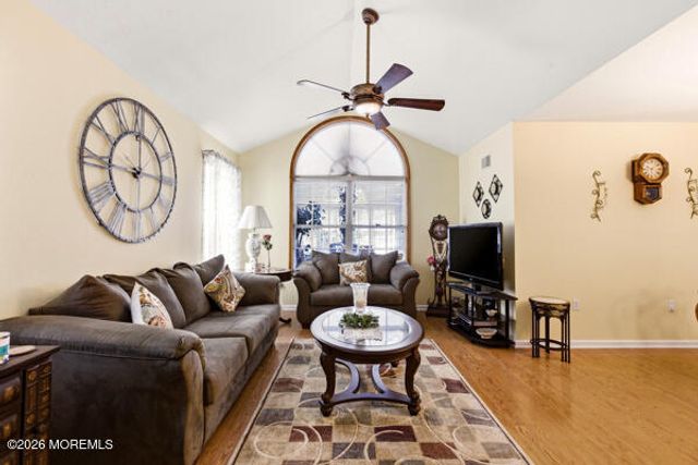 4 Rosewood Court, Lakewood, NJ 08701
