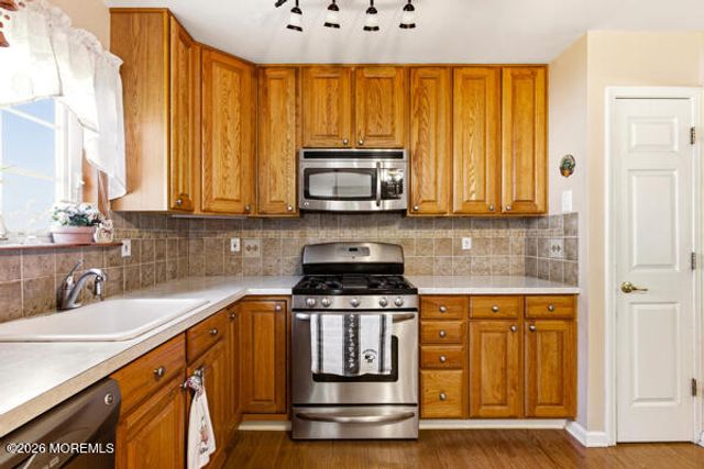 4 Rosewood Court, Lakewood, NJ 08701