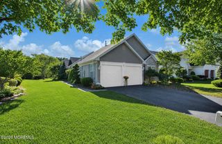 4 Rosewood Court, Lakewood, NJ 08701