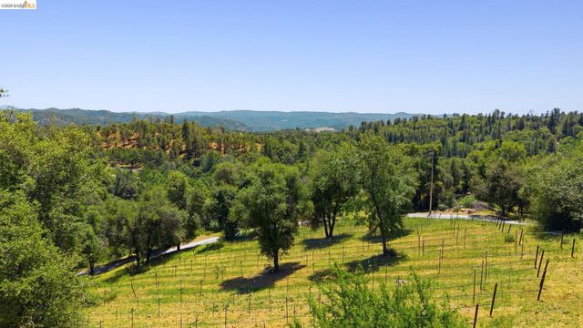 18850 Cherokee Rd, Tuolumne, CA 95379