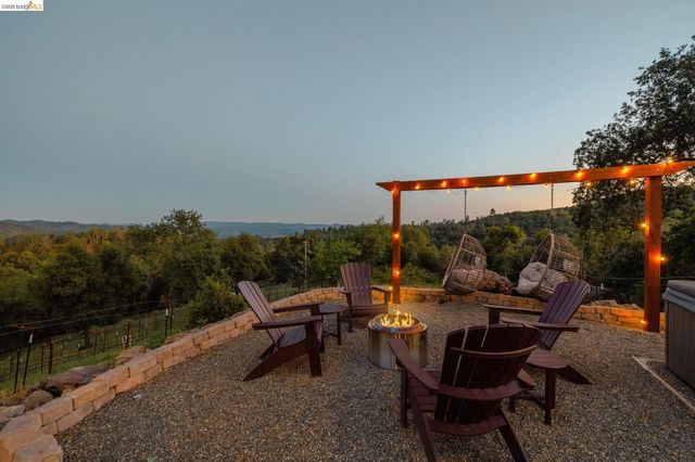18850 Cherokee Rd, Tuolumne, CA 95379