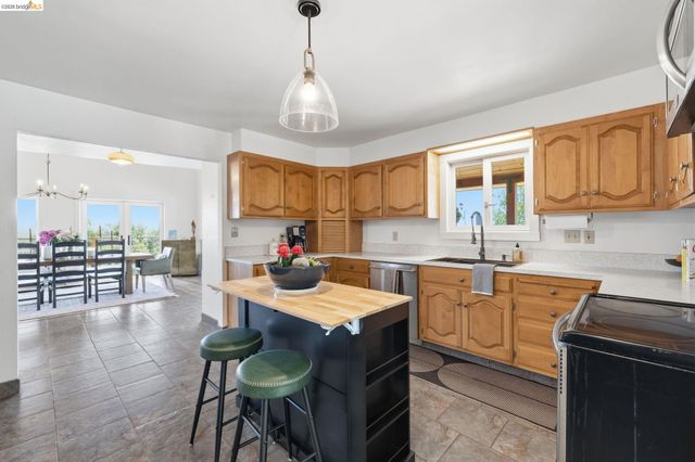 18850 Cherokee Rd, Tuolumne, CA 95379