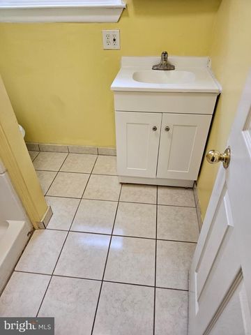 5 PLOVER CIR, Newark, DE 19702