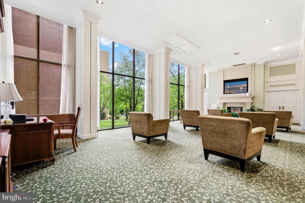 Image 15 of property listing at 6100 WESTCHESTER PARK DR #1702, College Park, MD 20740