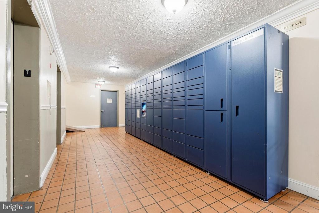 Image 16 of property listing at 6100 WESTCHESTER PARK DR #1702, College Park, MD 20740