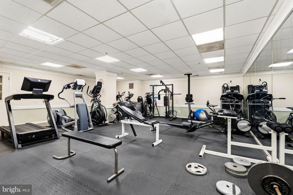 Image 18 of property listing at 6100 WESTCHESTER PARK DR #1702, College Park, MD 20740