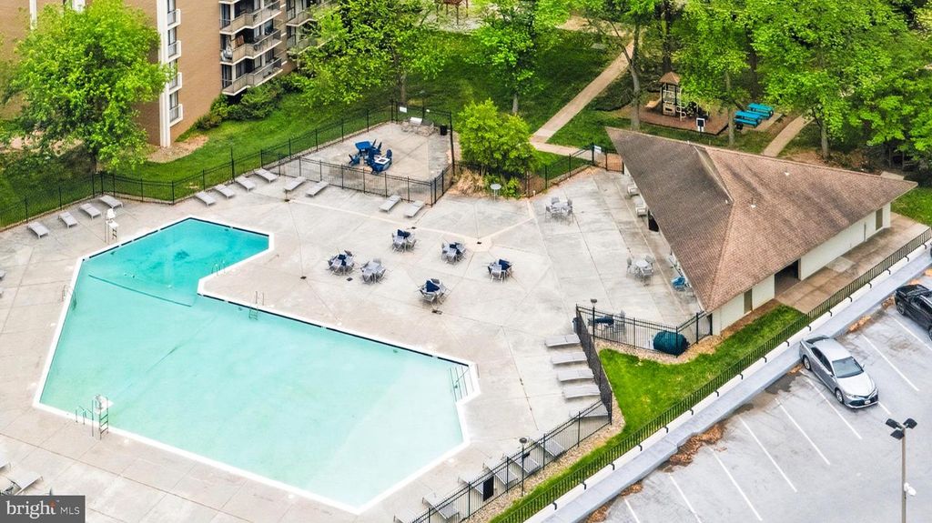 Image 19 of property listing at 6100 WESTCHESTER PARK DR #1702, College Park, MD 20740