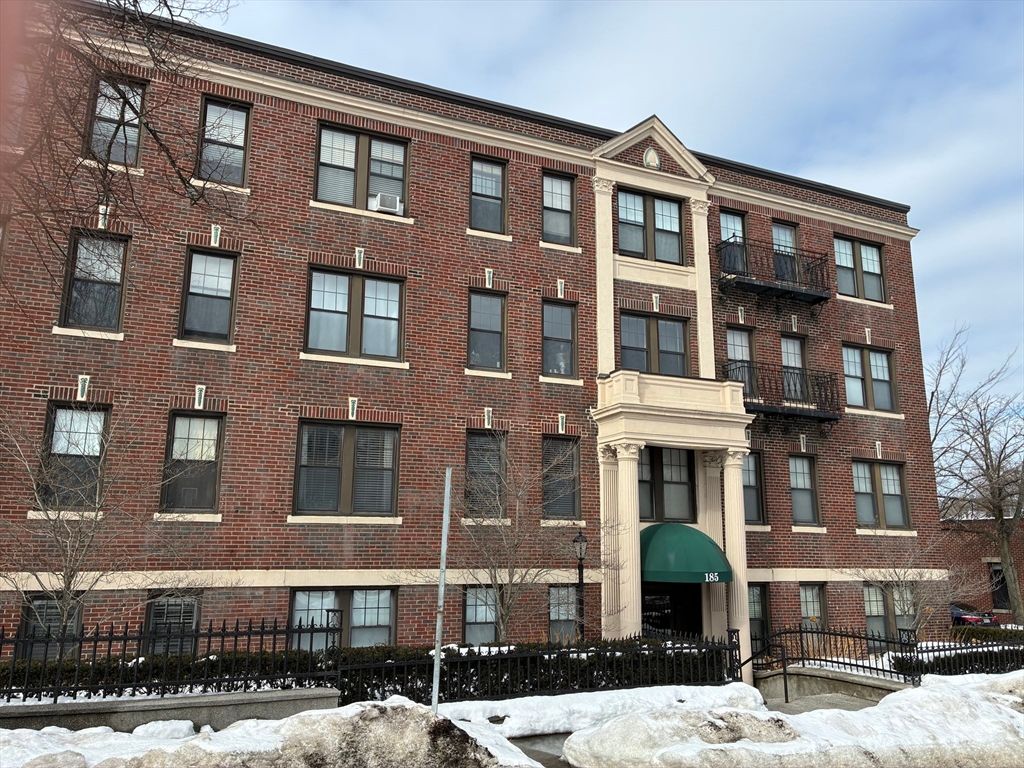 185 Chestnut Hill Ave 12, Boston, MA 02135