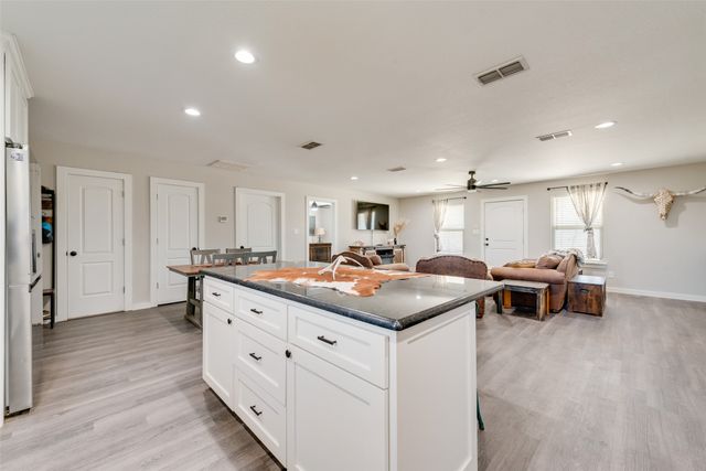 711 801c, Cleburne, TX 76031