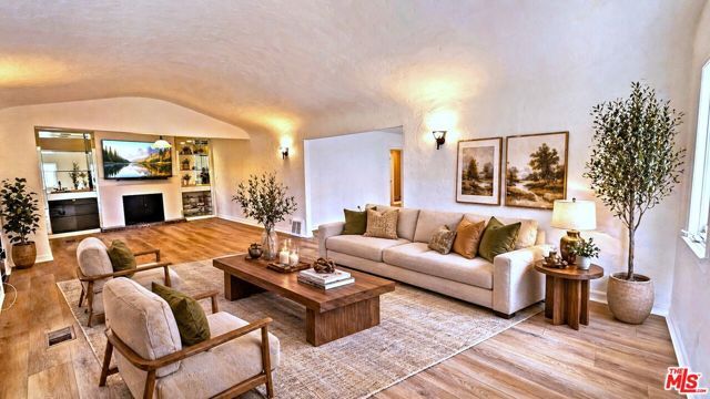 132 S LA PEER Drive, Beverly Hills, CA 90211