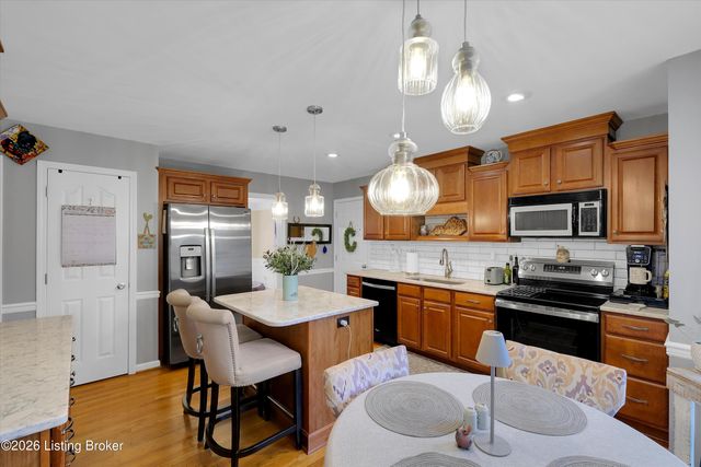 4534 Cherry Forest Cir, Louisville, KY 40245