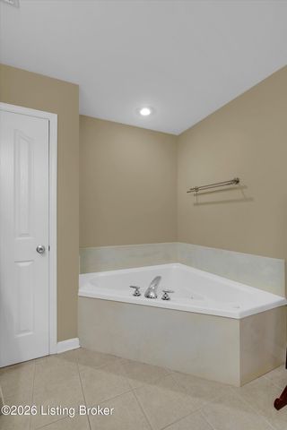 4534 Cherry Forest Cir, Louisville, KY 40245