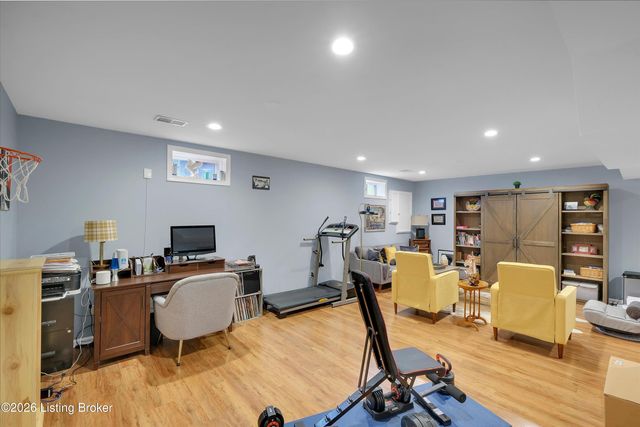 4534 Cherry Forest Cir, Louisville, KY 40245