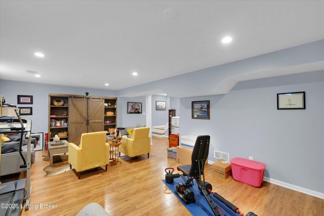 4534 Cherry Forest Cir, Louisville, KY 40245