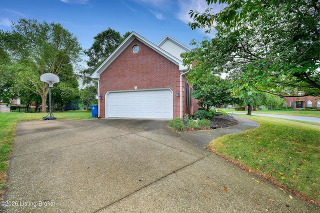 4534 Cherry Forest Cir, Louisville, KY 40245