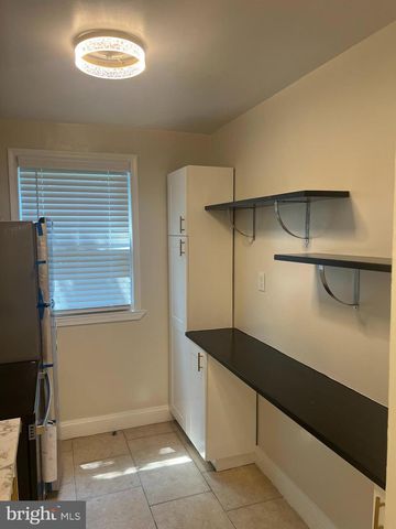 430 RIDGE RD SE #202, Washington, DC 20019