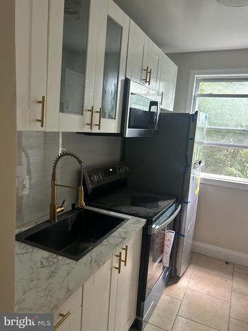 430 RIDGE RD SE #202, Washington, DC 20019