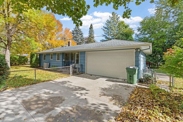 1936 Grant Road, Arden Hills, MN 55112