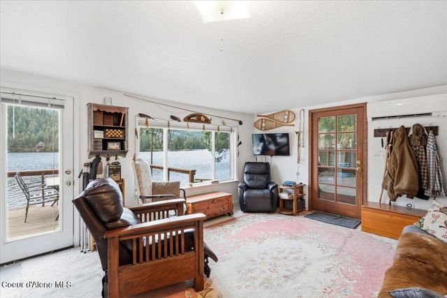 5822 W Boathaven LN, Rathdrum, ID 83858