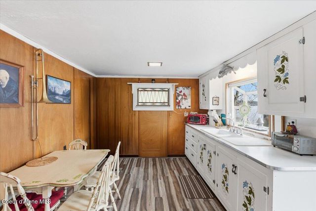 5822 W Boathaven LN, Rathdrum, ID 83858