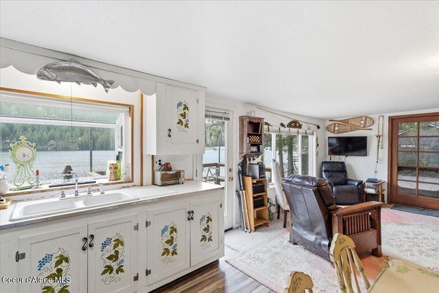 5822 W Boathaven LN, Rathdrum, ID 83858