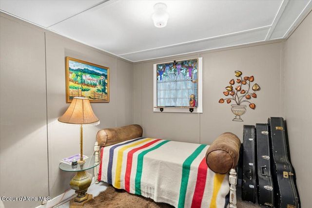 5822 W Boathaven LN, Rathdrum, ID 83858