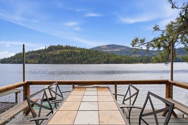 5822 W Boathaven LN, Rathdrum, ID 83858