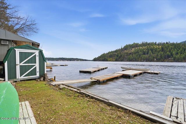 5822 W Boathaven LN, Rathdrum, ID 83858