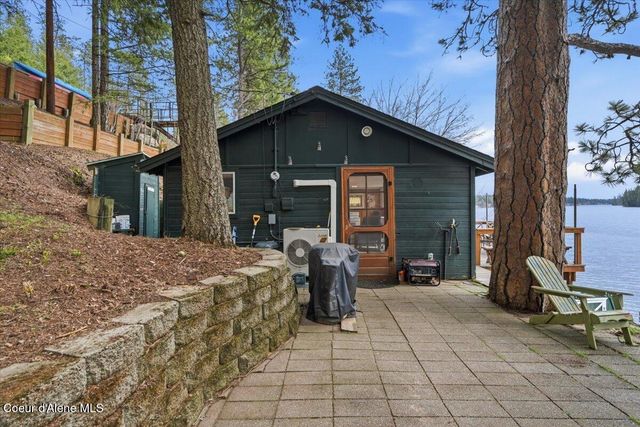 5822 W Boathaven LN, Rathdrum, ID 83858