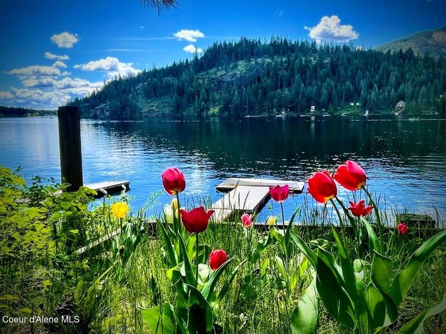 5822 W Boathaven LN, Rathdrum, ID 83858