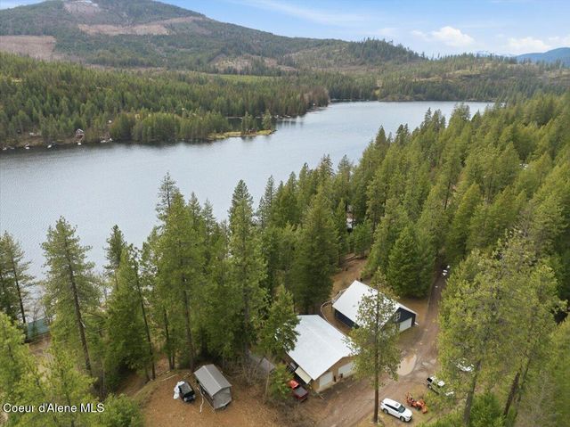 5822 W Boathaven LN, Rathdrum, ID 83858
