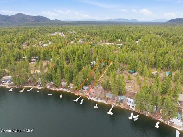 5822 W Boathaven LN, Rathdrum, ID 83858