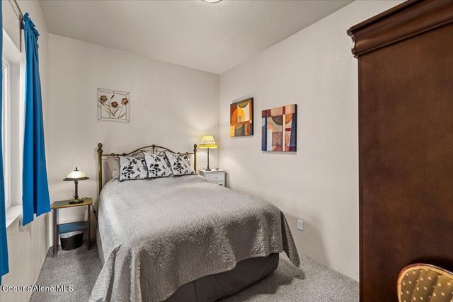 5822 W Boathaven LN, Rathdrum, ID 83858