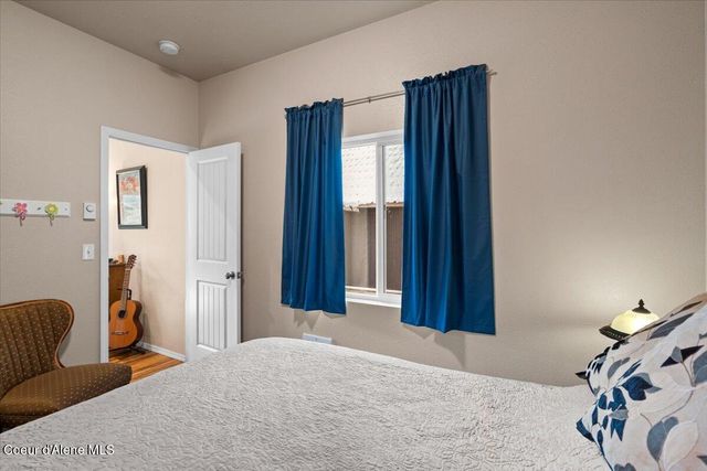 5822 W Boathaven LN, Rathdrum, ID 83858