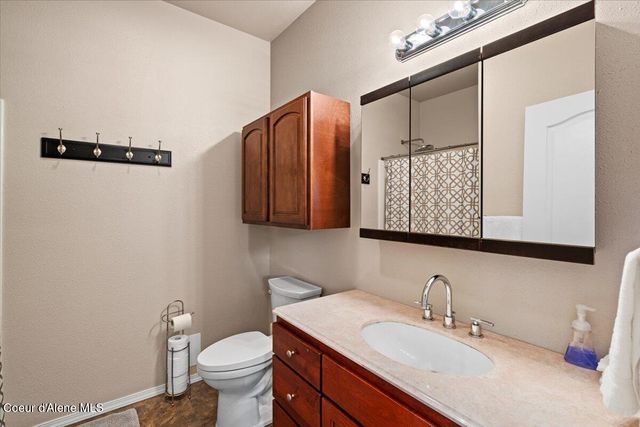 5822 W Boathaven LN, Rathdrum, ID 83858