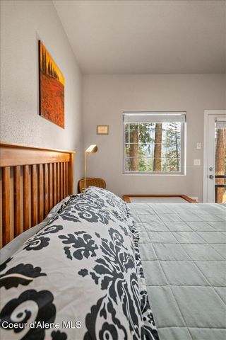 5822 W Boathaven LN, Rathdrum, ID 83858