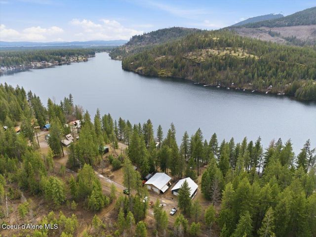 5822 W Boathaven LN, Rathdrum, ID 83858