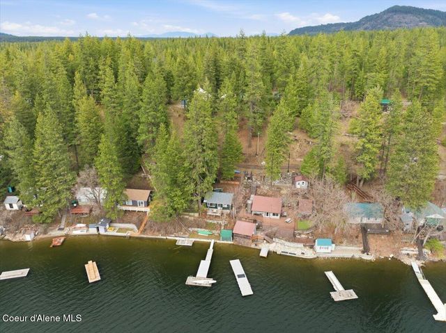 5822 W Boathaven LN, Rathdrum, ID 83858