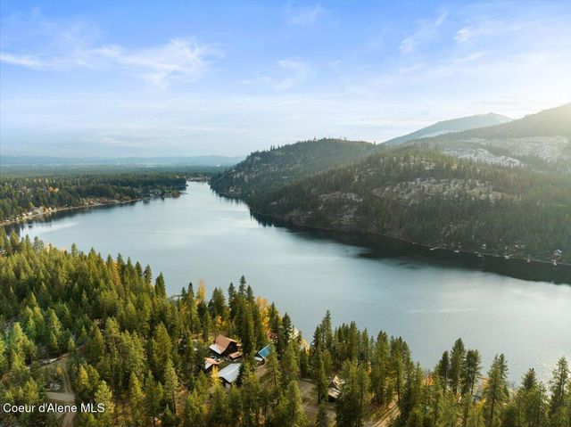 5822 W Boathaven LN, Rathdrum, ID 83858