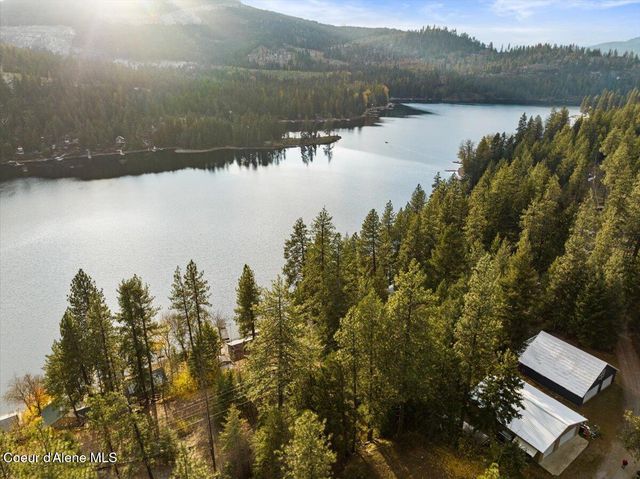 5822 W Boathaven LN, Rathdrum, ID 83858