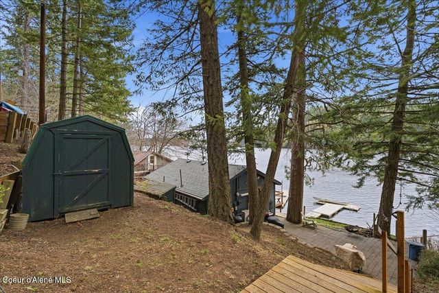 5822 W Boathaven LN, Rathdrum, ID 83858